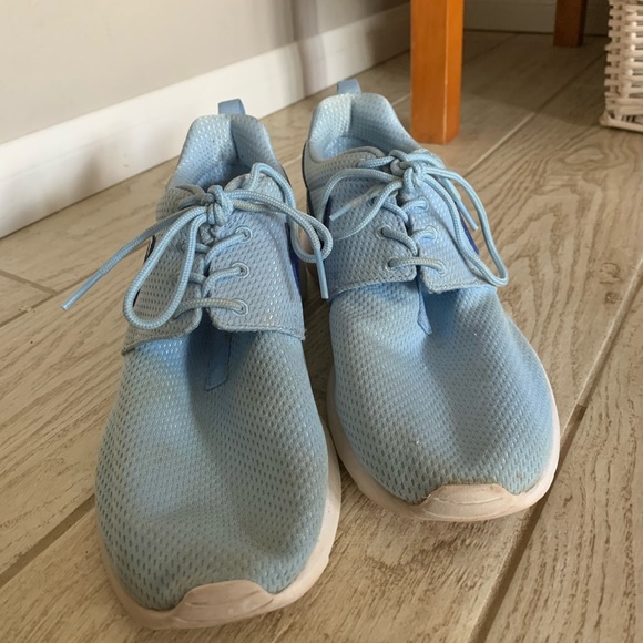 Nike Roche One Shoes - Picture 5 of 13